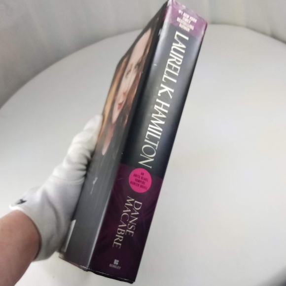 Dance Macabre Anita Blake Vampire Hunter Hardcover Book by Laurell K Hamilton - Picture 11 of 13